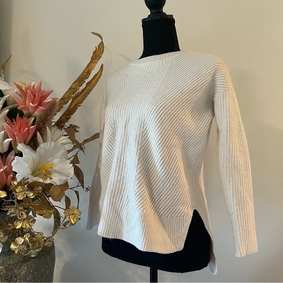 Athleta Sweaters - Athleta Womens Wool Blend Sweater Cream V-Neck Ribbed Knit Long Sleeve Split Hem